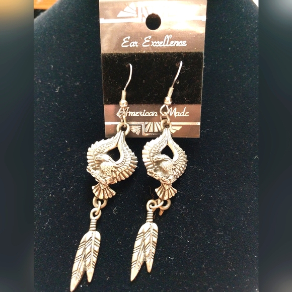 🆕Earrings Pewter American Made Eagle With Tribal Feathers Vintage New W/Tags - Picture 1 of 8